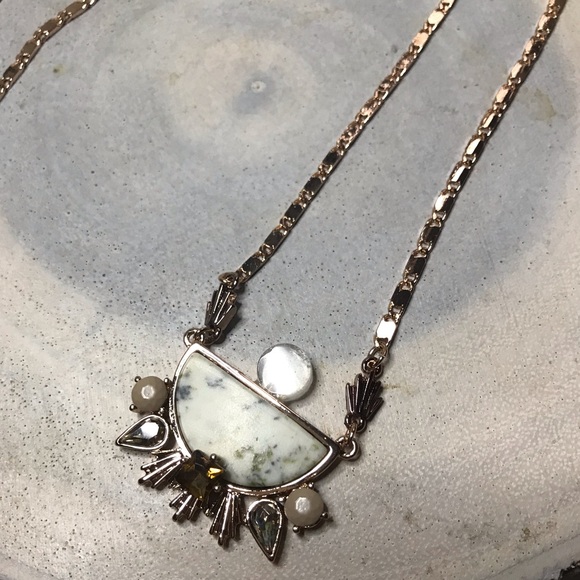 :::: Long Statement Necklace - Picture 3 of 4